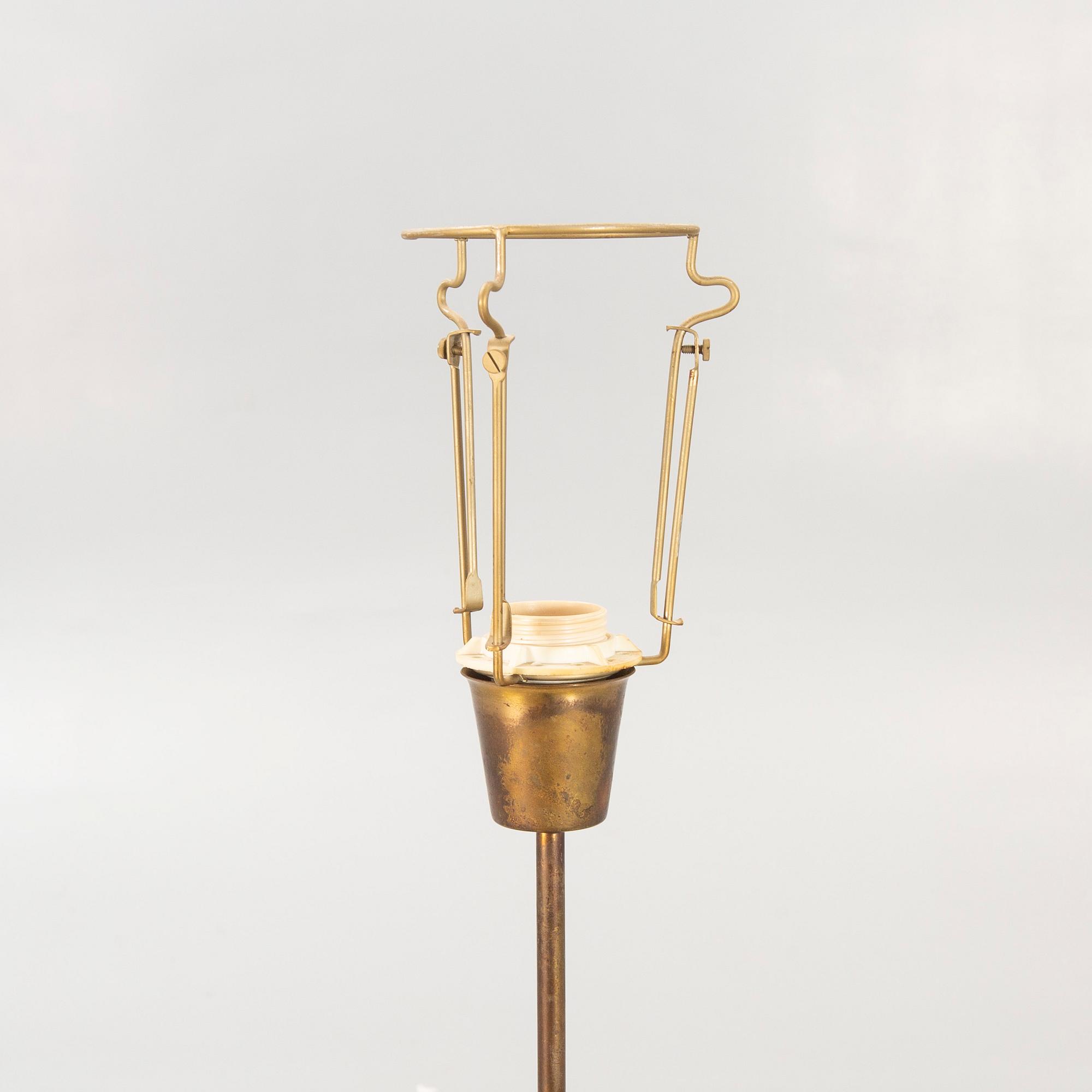 A mid 1900s/second part floor lamp.
