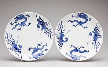 SKÅLFAT, ett par, porslin, Kina. Qing dynastin, 1800-tal.