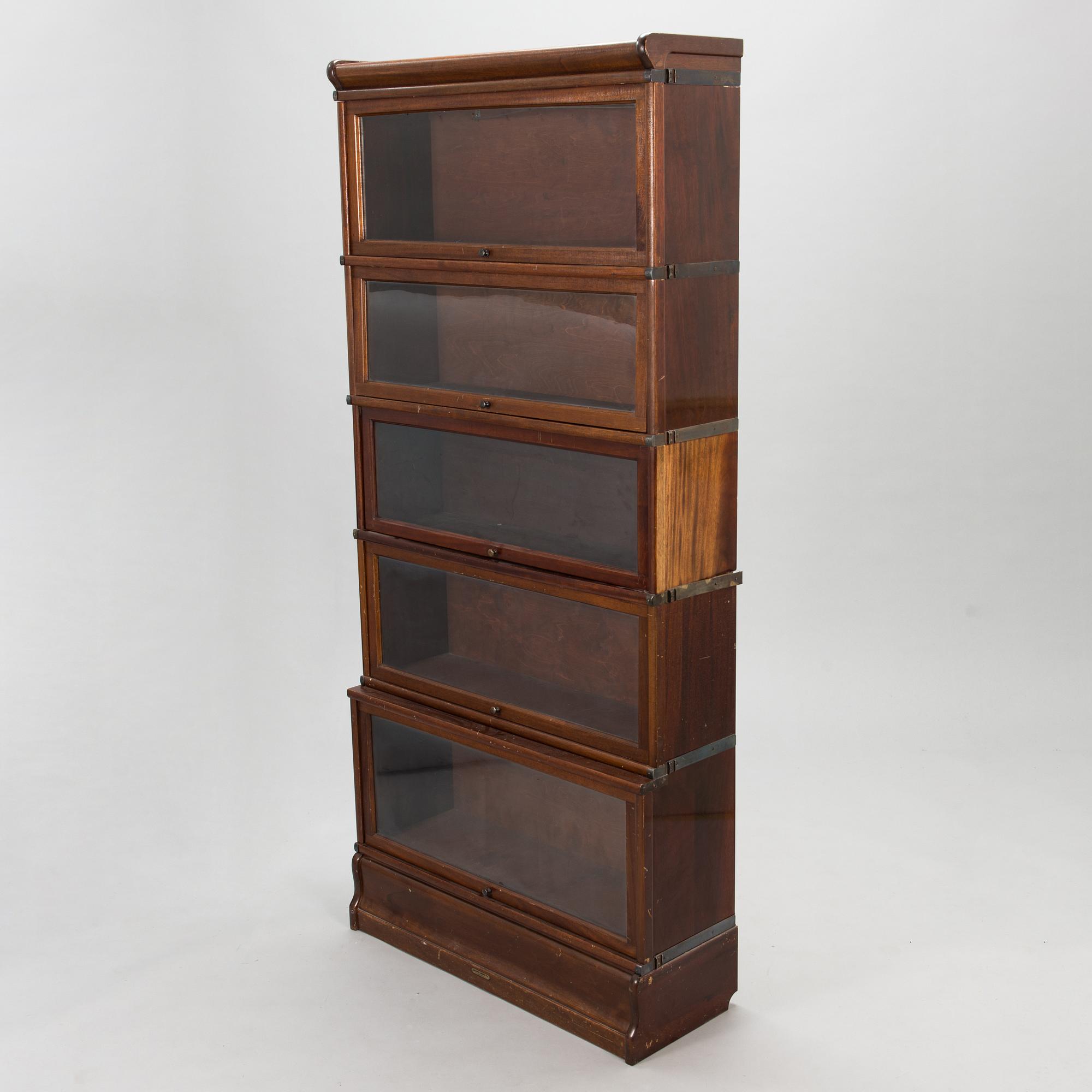 An early 20th century Billnäs book shelf / book cabinet.