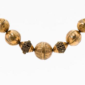 KALEVALA KORU, KAULAKORU ja KORVAKORUT, "Halikon kääty", pronssia, hopeaa.