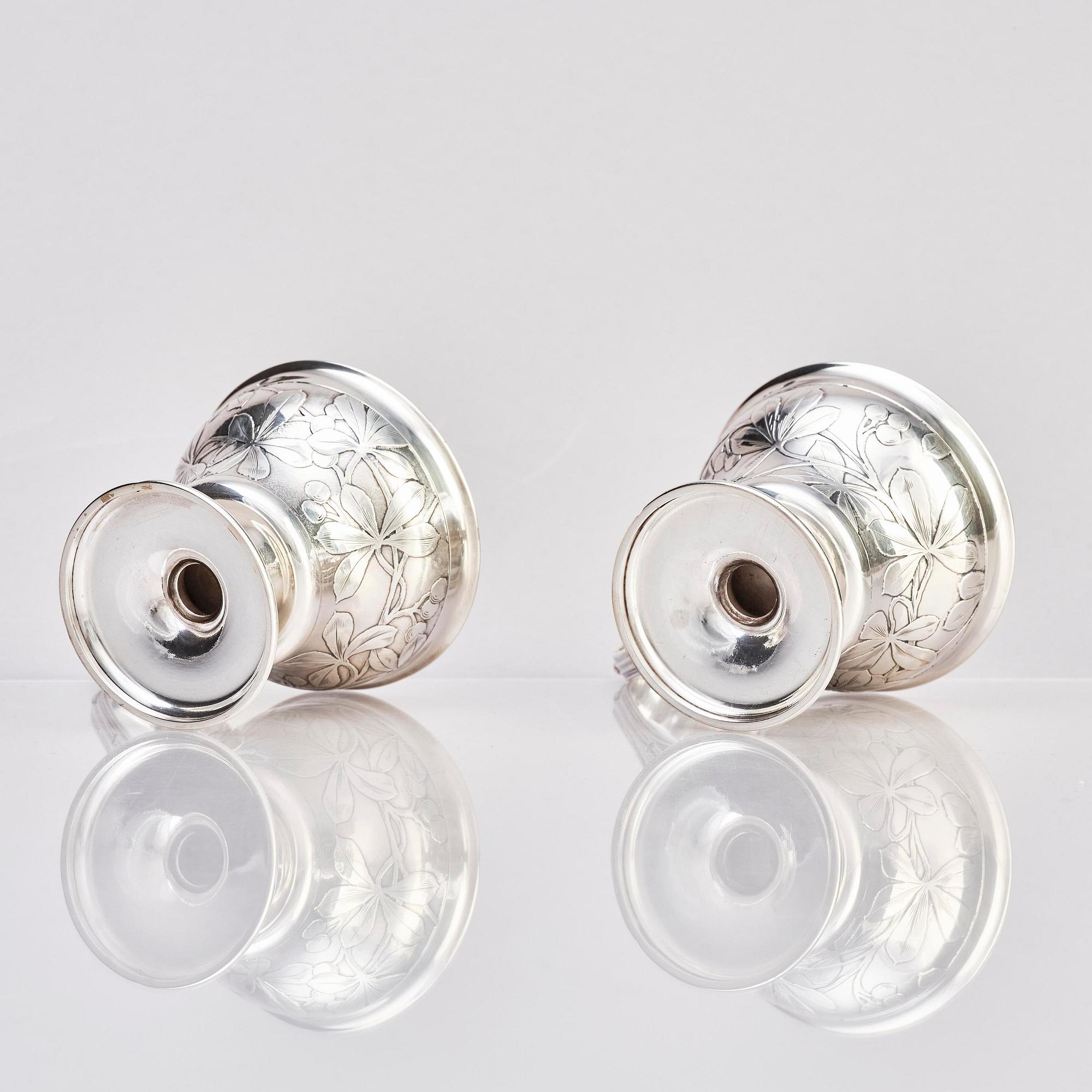 Teodor Werner & Co, ett par tekoppar med fat och skedar, silver, sannolikt Warzawa, 1899-1904.