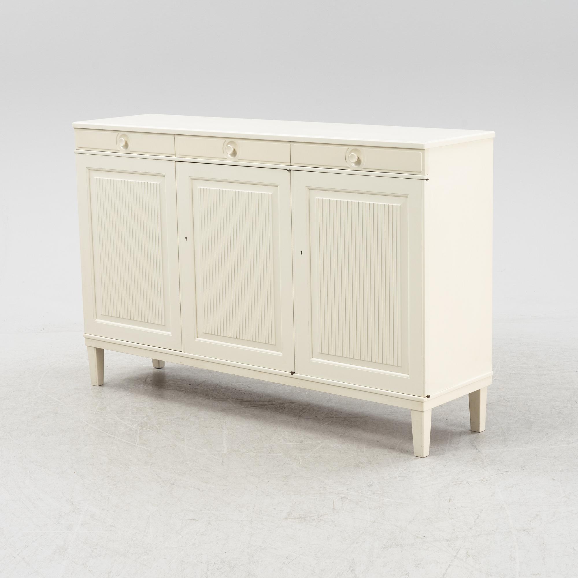 Carl Malmsten, skänk, "Herrgården" Bodafors möbelfabrik, 1900-talets andra hälft.