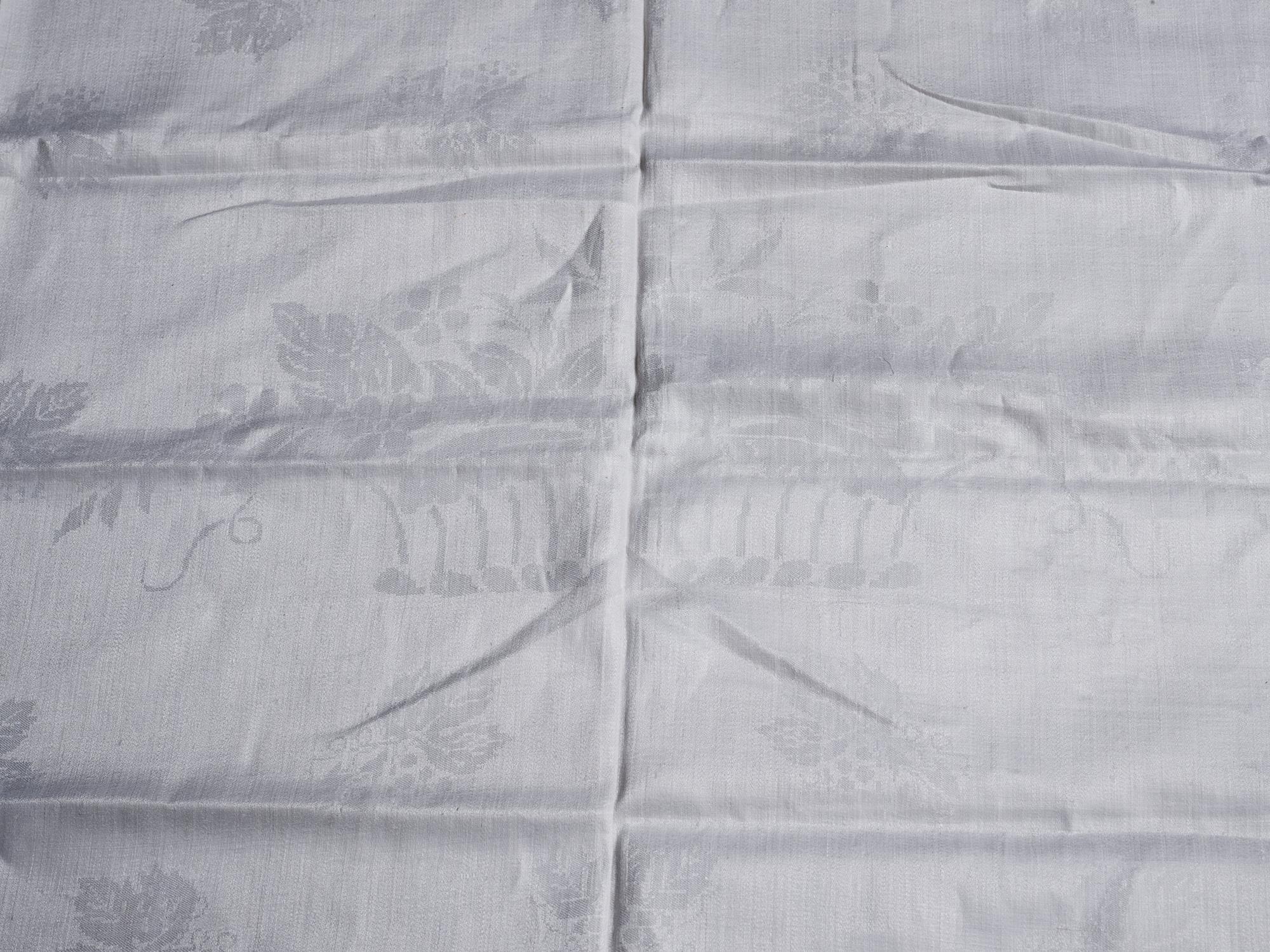 Teduk, linnedamast, "Lilla blomsterkorgen", ca 143,5 x 144 cm.