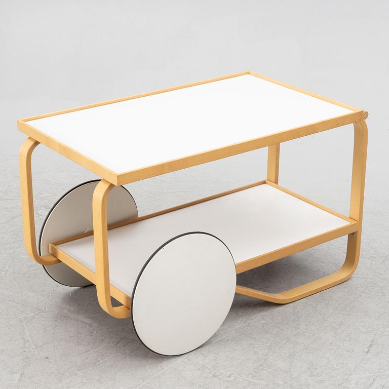 Alvar Aalto, a model 902 tea trolley, Artek 2022.
