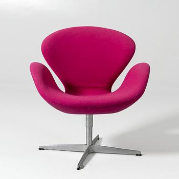 Arne Jacobsen, Armchair "Swan", Fritz Hansen, 2004.