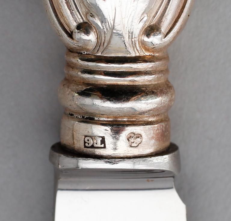 MATKNIVAR, 15 st, silver, bl a GAB, 1913. Total vikt med stålblad ca 1096 gram.