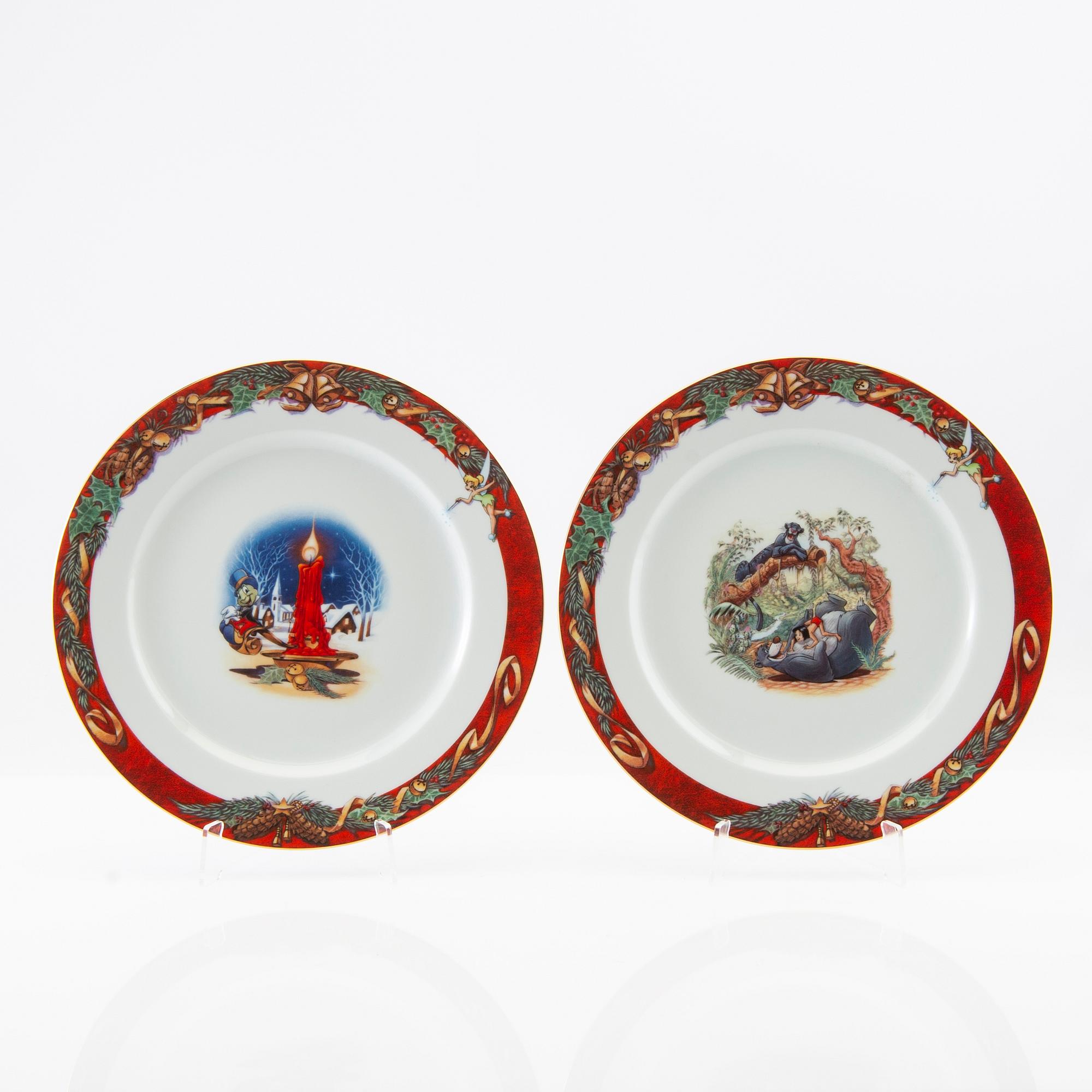 Stefan Lindahl service 46 pcs "Disney" for Fyrklövern late 20th century porcelain.