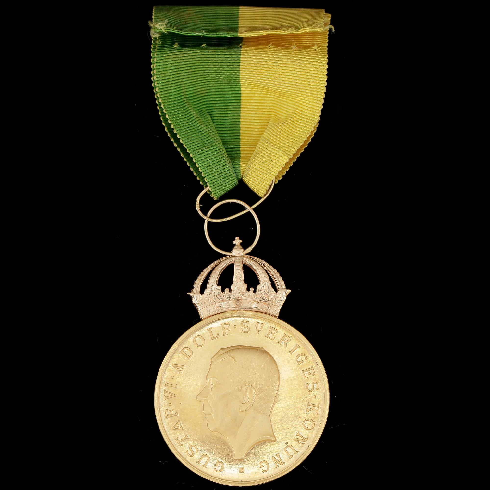 MEDALJ, 18k guld. Kungliga patriotiska Sällskapet, 1974. Vikt ca31g.