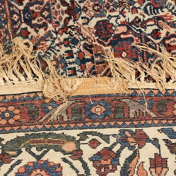 A Heris carpet, 305 x 205 cm.
