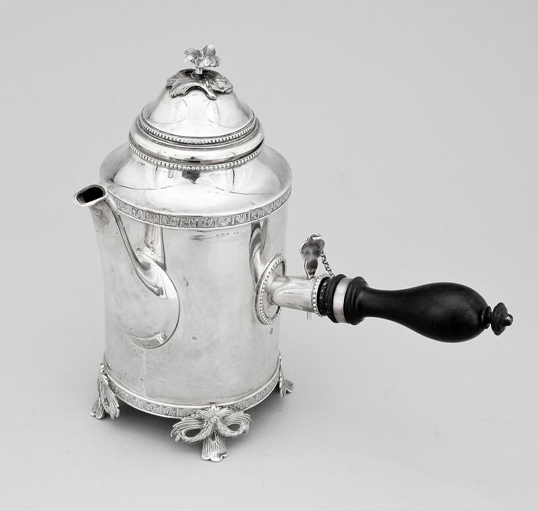 KAFFEKANNA, silver, gustaviansk stil, Samuel Pettersson, Linköping 1904. Vikt 690 gram.