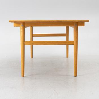 Hans J. Wegner, dining table, Carl Hansen & Son, Denmark, 2006.