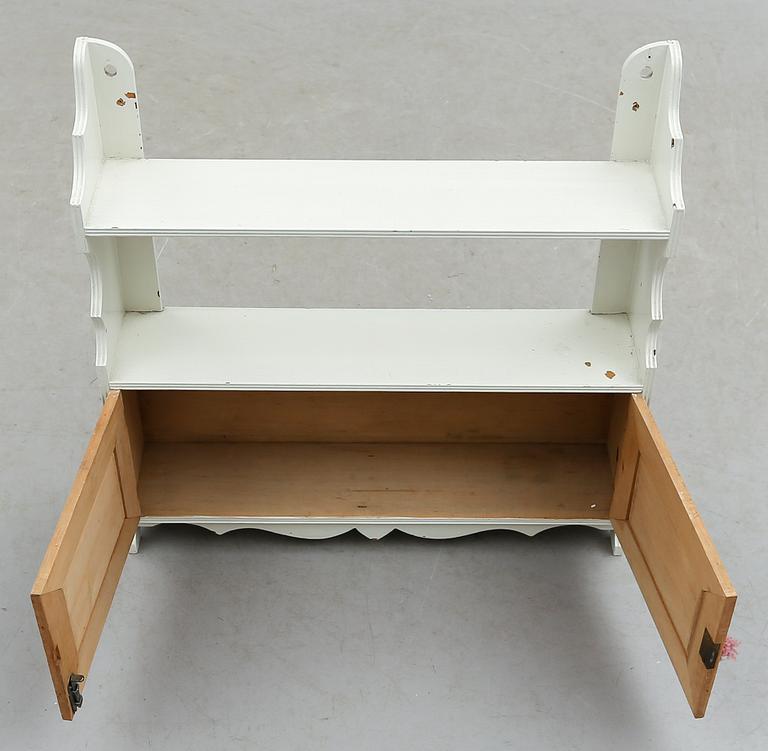 HÄNGSKÅP, 1900-talets första hälft.