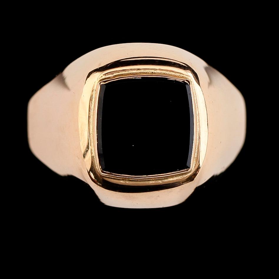 KLACKRING, 18 k guld med svart sten. Total vikt ca 6 gram.