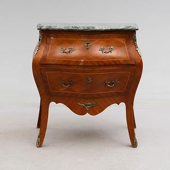 BYRÅ, rokokostil, 1900-talets mitt.