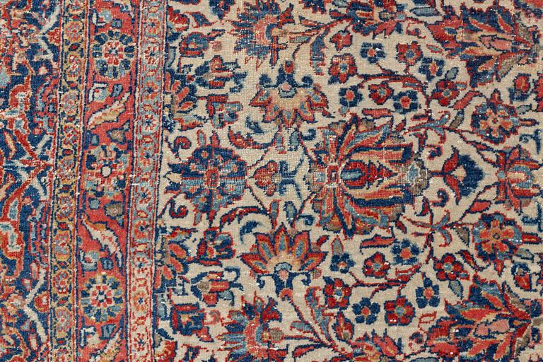 A semi antique Keshan/Sarouk carpet, circa 335 x 260 cm.