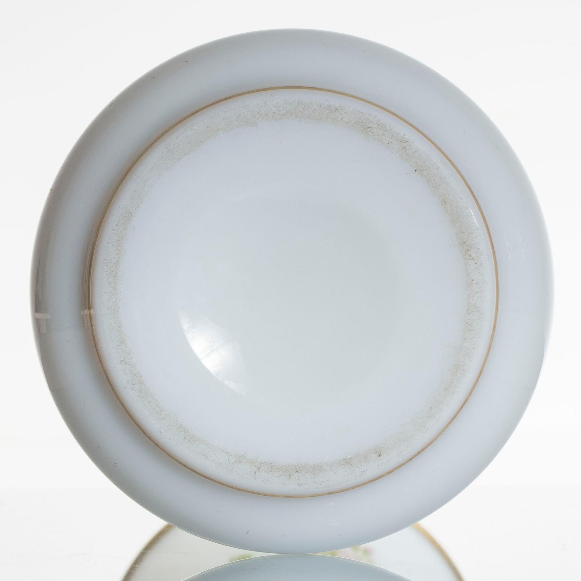 VAS, omkring 1900, flussglas med målad dekor.