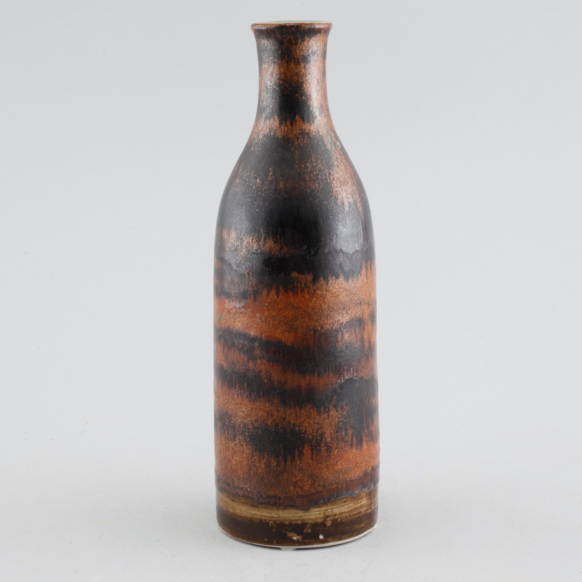 CARL-HARRY STÅLHANE, a stoneware vase from Designhuset, 1973-1988.