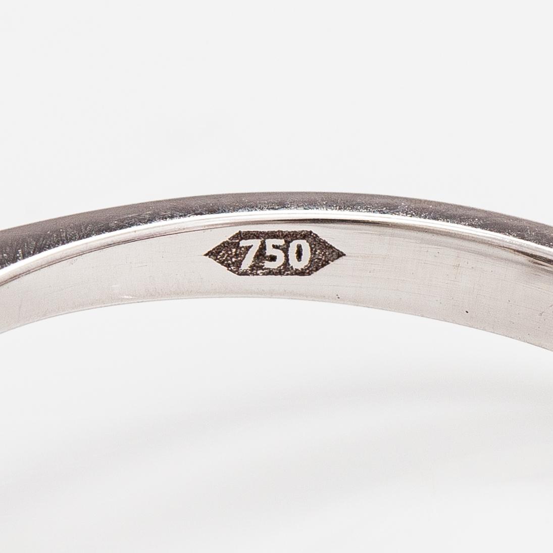 An 18K white gold ring with a ruby and diamonds ca. 0.36 ct in total.