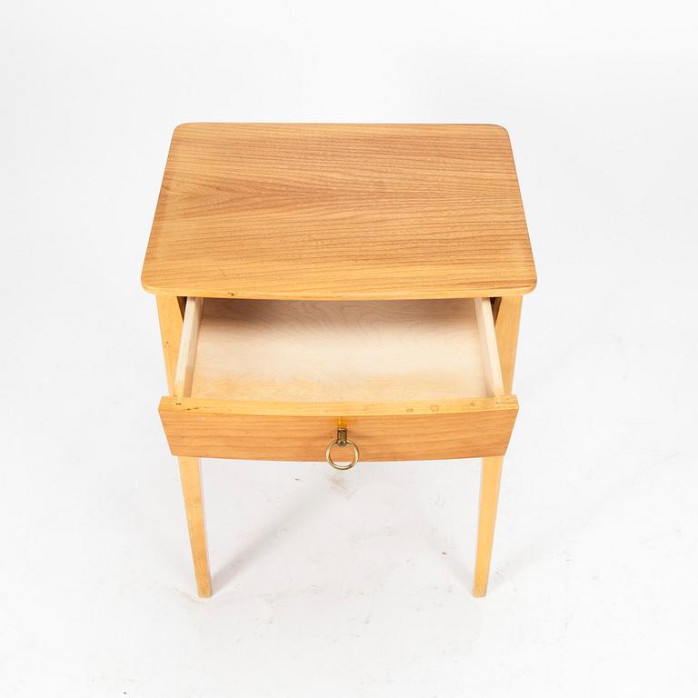 SÄNGBORD / NATTDUKSBORD, ett par, 1900-talets mitt.