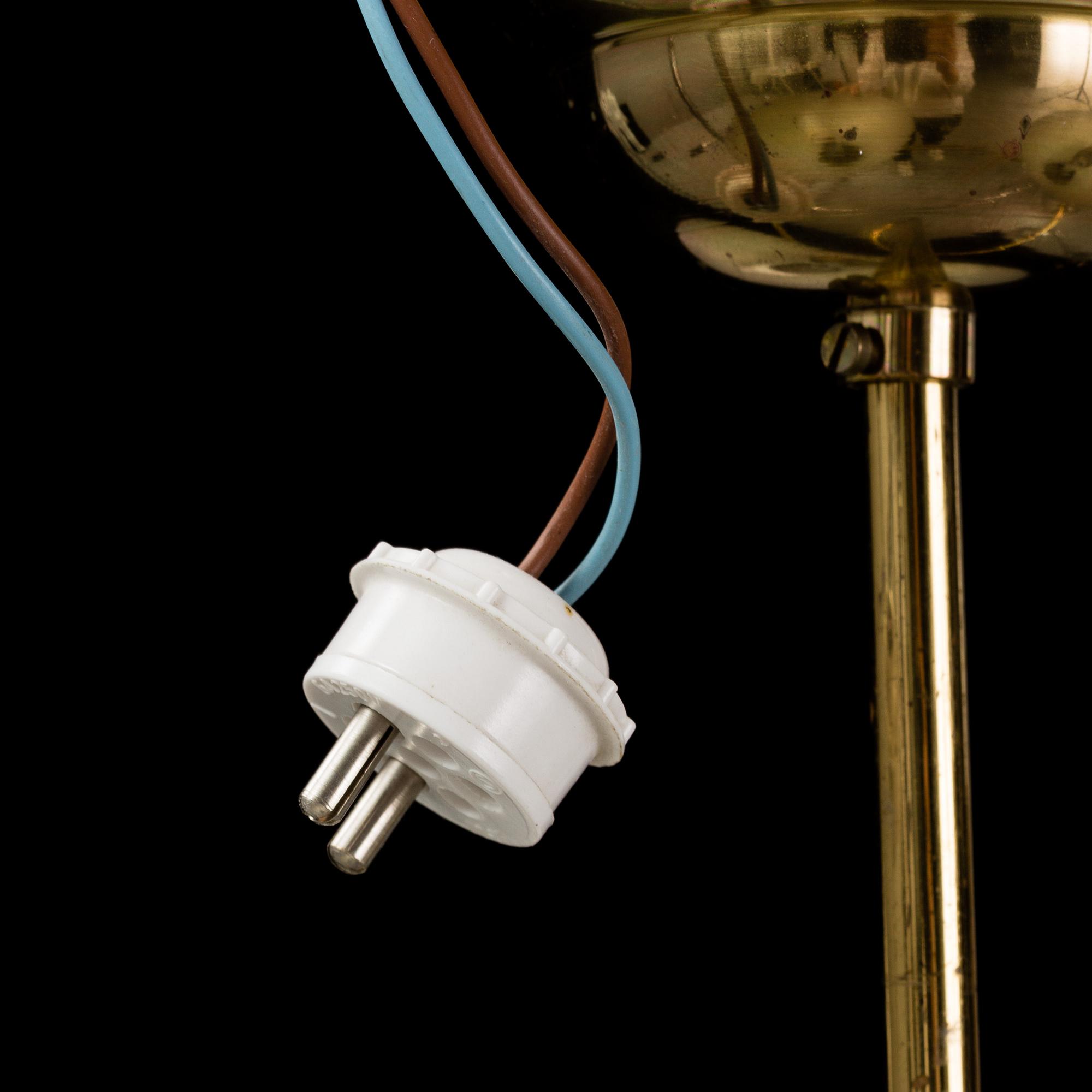 A 1950's ceiling light.