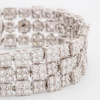 Bracelet with 480 brilliant-cut diamonds ca 12.77 cts.