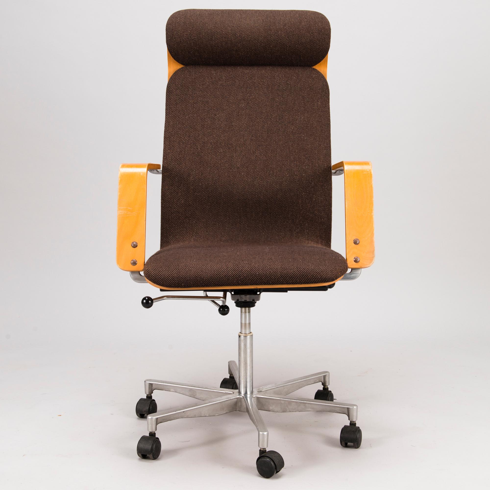 YRJO KUKKAPURO Fysio office chair for Avarte Finland latter half of the 20th century. Bukowskis