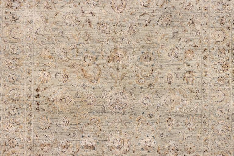 An Ushak Design, silk rug, a. 242 x 170 cm.