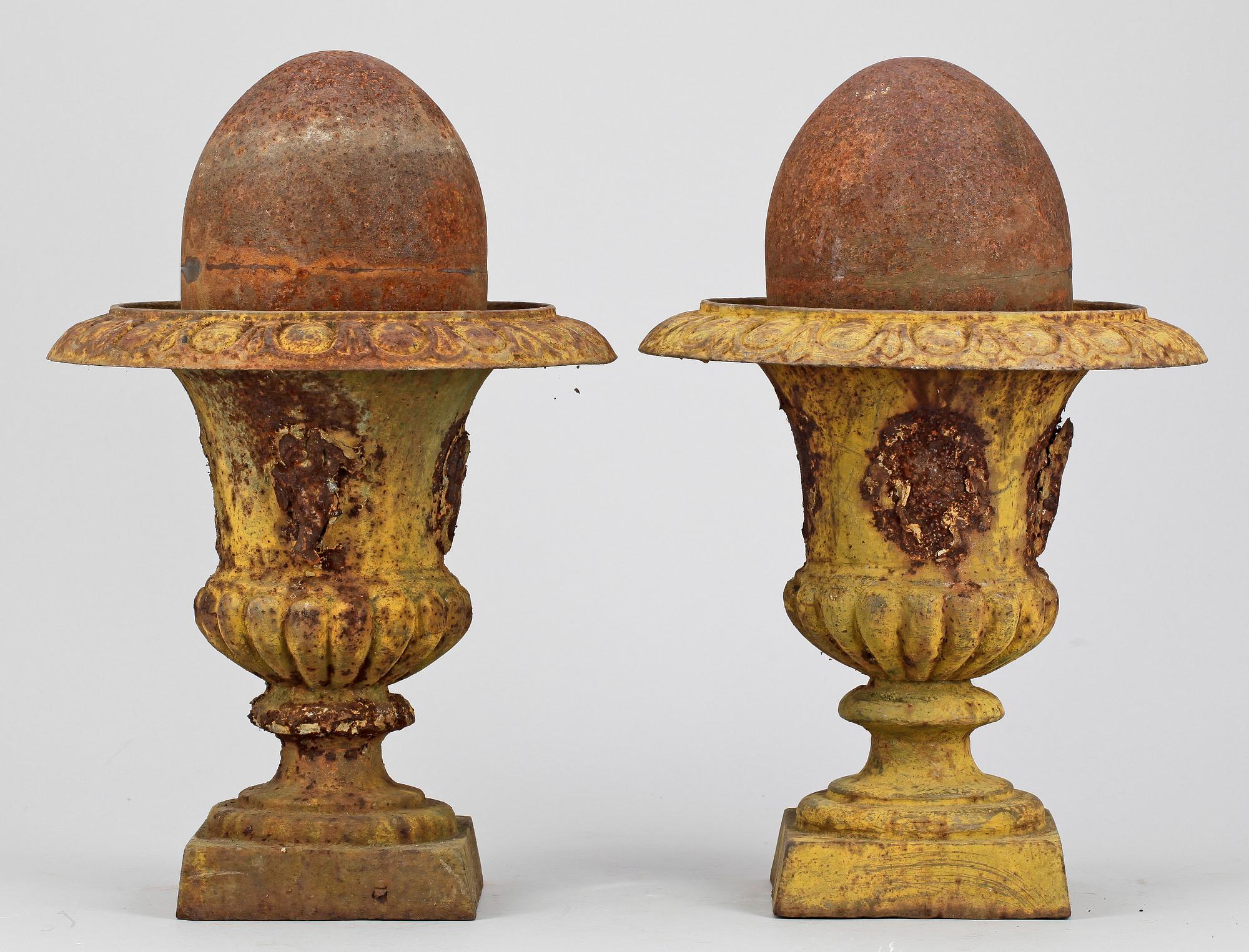 URNOR, ett par, gjutjärn, 1900-tal.