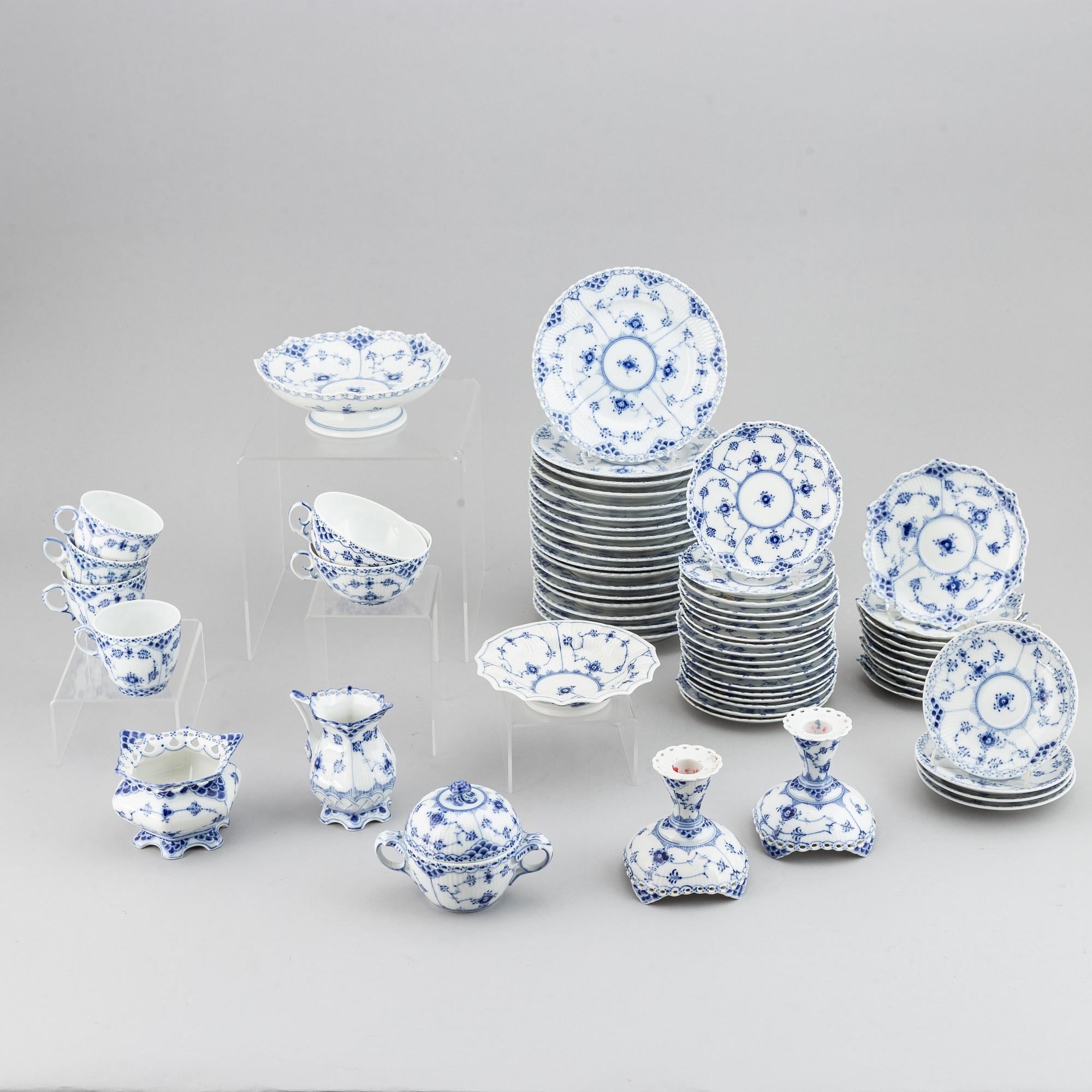 Royal Copenhagen, a part 'Musselmalet' coffee and tea service, Denmark (57 pieces).