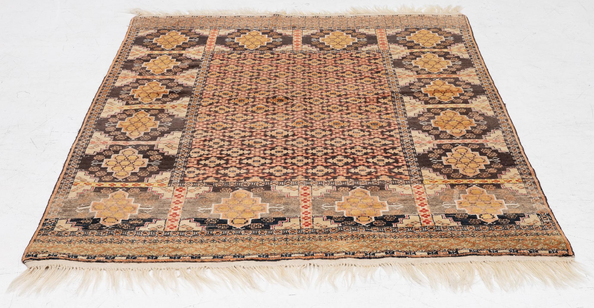 Matta, orientalisk, ca 175 x 125 cm.