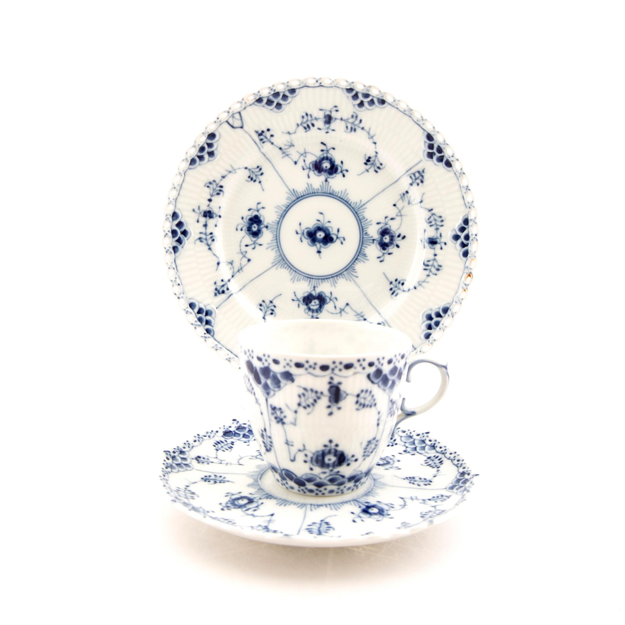 Servis, 33 delar, "Musselmalet Helblonde", Royal Copenhagen Danmark porslin.