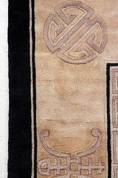 A Chinese rug, approx. 231 x 170 cm.