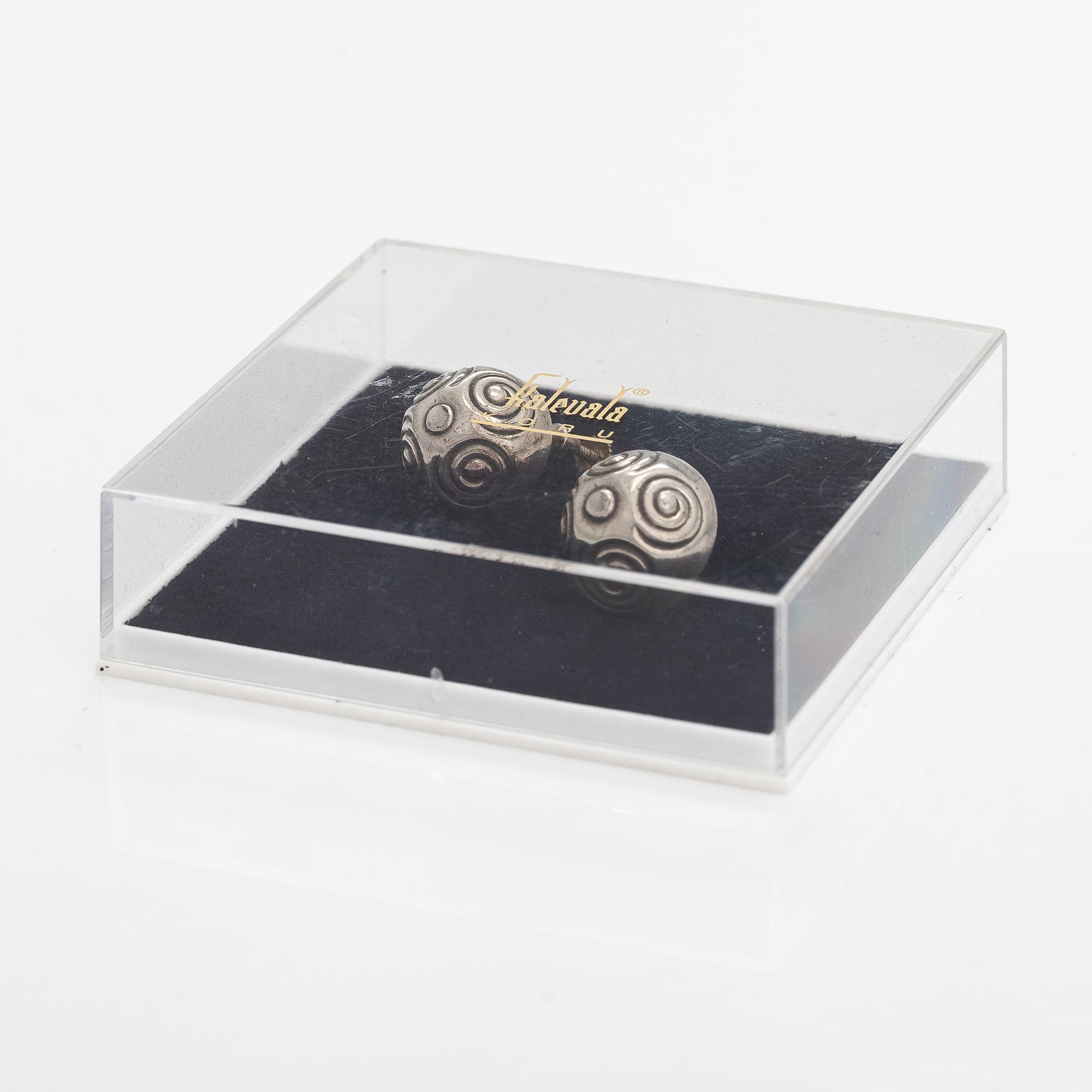 Halsband och örhängen "Skatten från Halikko", sterlingsilver. Kalevala Koru, Helsingfors 1969-1970.