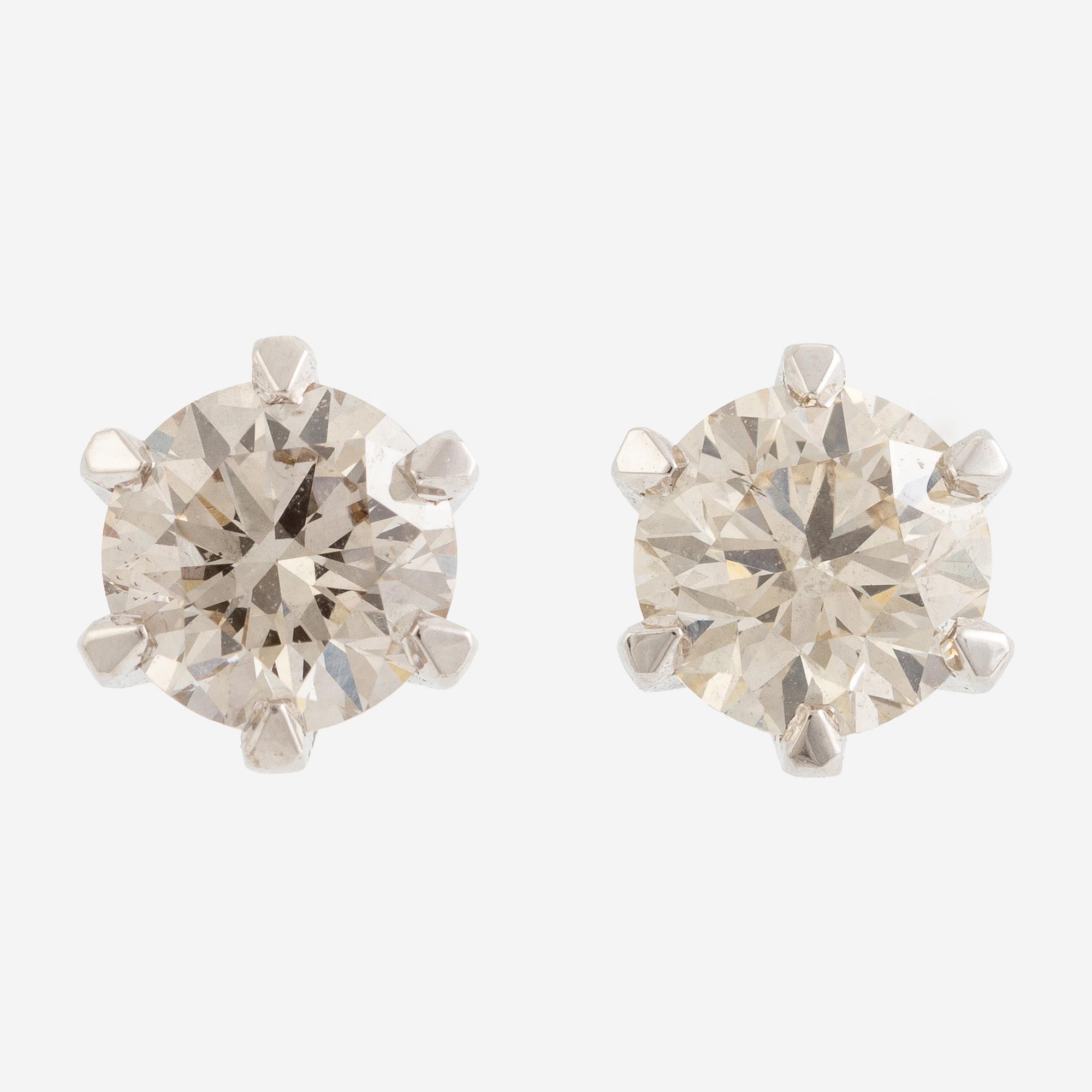 Örhängen, ett par, 18K vitguld med briljantslipade diamanter.