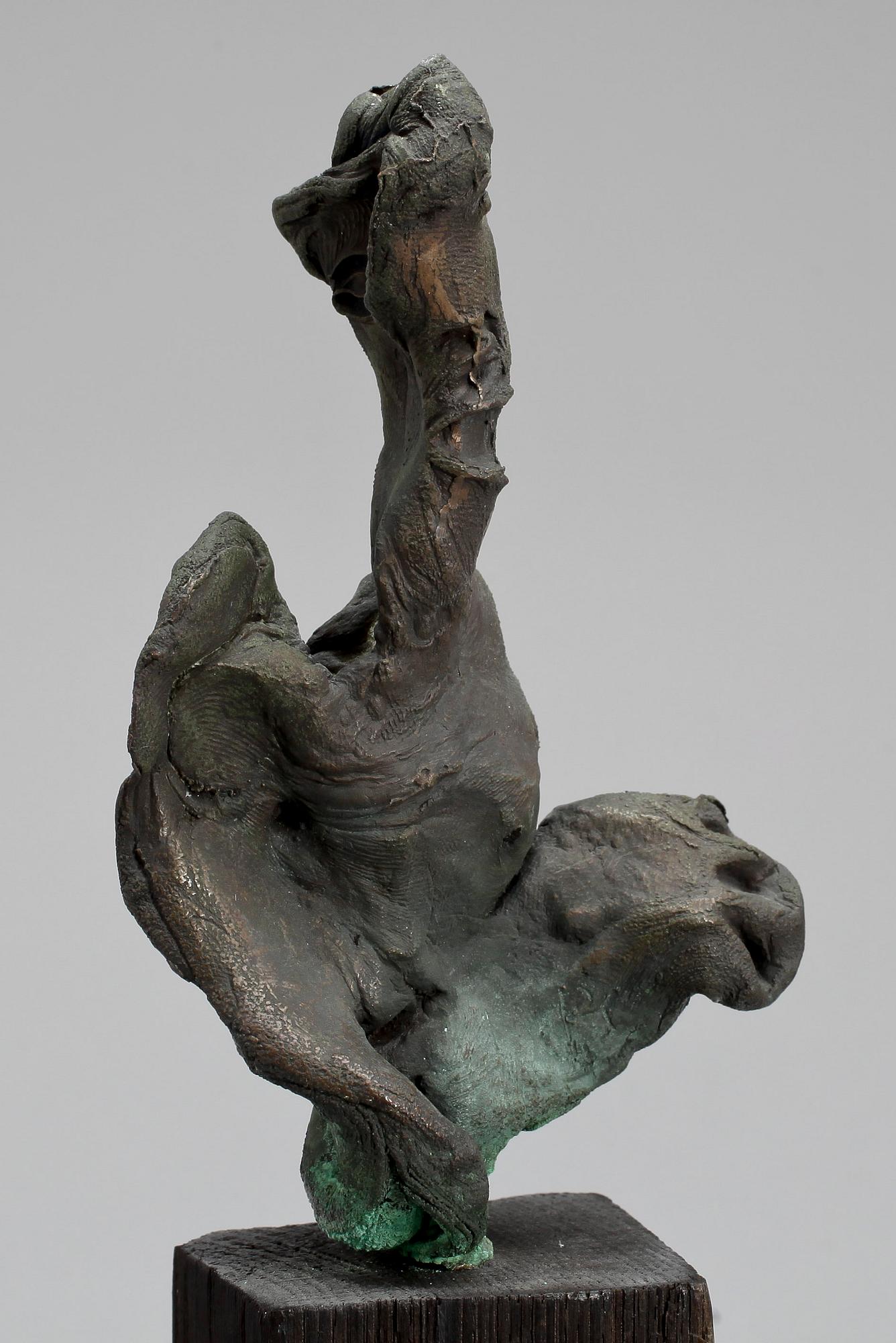 CLAES HAKE. Skulptur, brons på träsockel. Sign Hake.