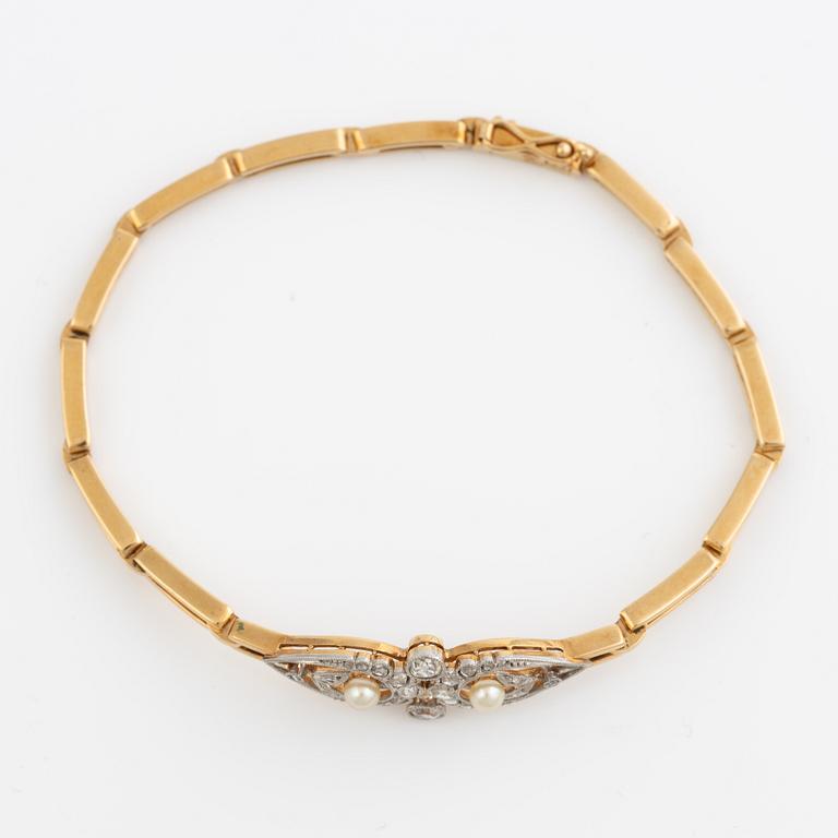 Bracelet 18K gold with cultured pearls and old mine and rose-cut diamonds.