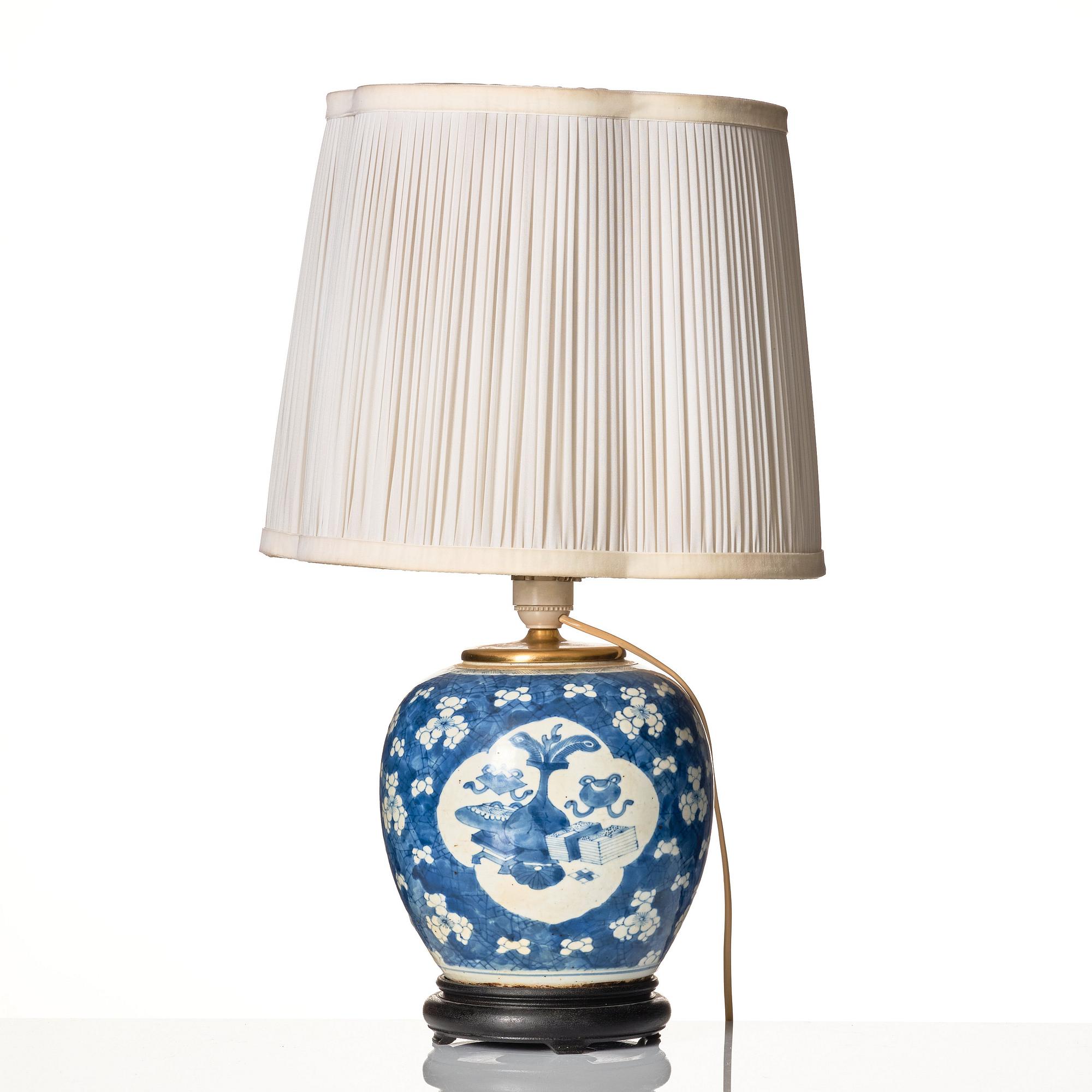 A blue and white jar mounted as a lamp, Qing dynasty, 18th Century.