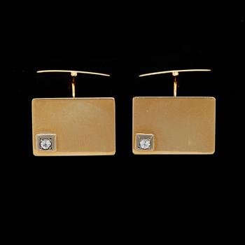 MANSCHETTKNAPPAR, ett par, guld 18K, diamanter, NSE Guldvaru AB, Köping 1971. Tot ca 9 gram.