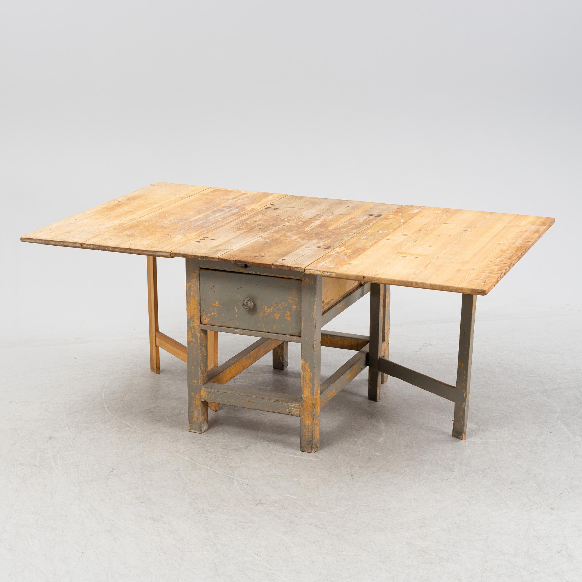 A 20th Century gate leg table.