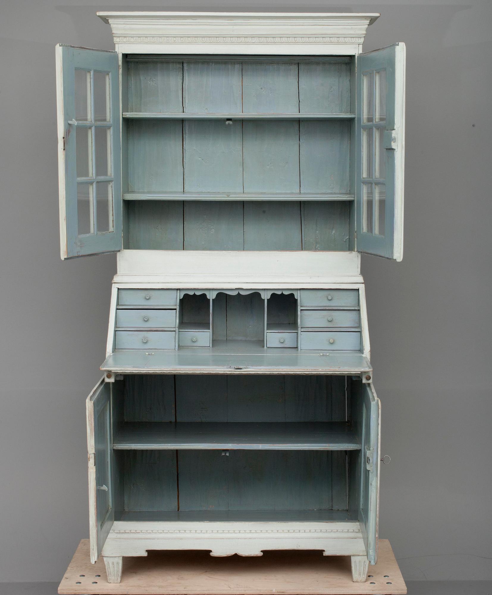 SKRIVSKÅP, sengustavianskt provinsarbete, 1800-talets första hälft.