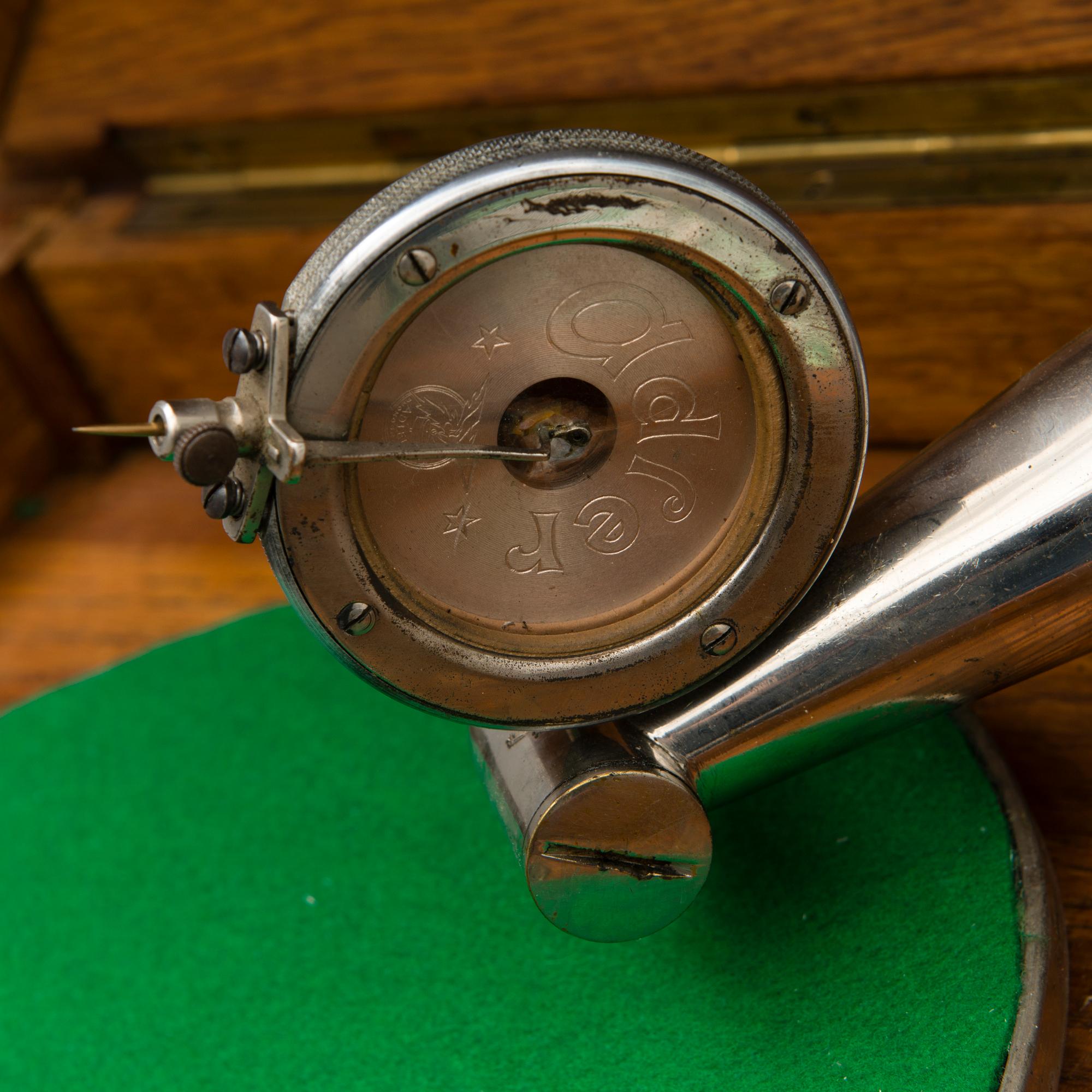A 1910s-1930s gramophone.