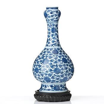 A blue and white lotus vase, 17th Century.