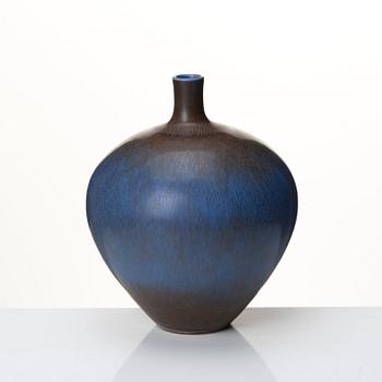 Berndt Friberg, a stoneware vase, Gustavsberg studio, Sweden 1976.