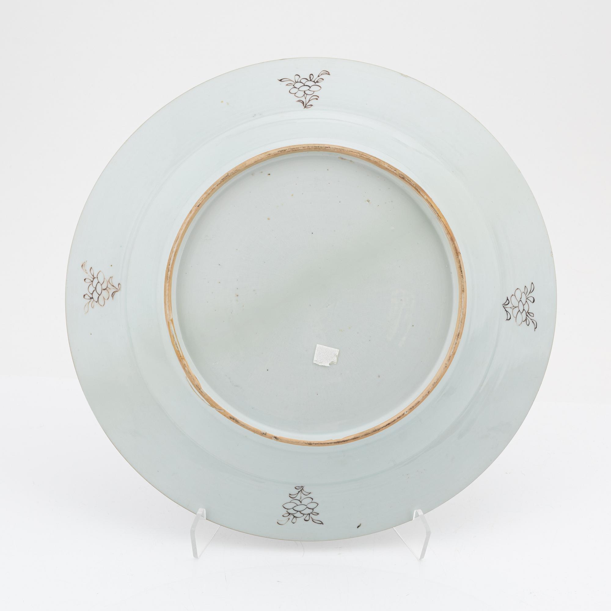 A famille rose dish, Qing dynasty, Qianlong (1736-95).