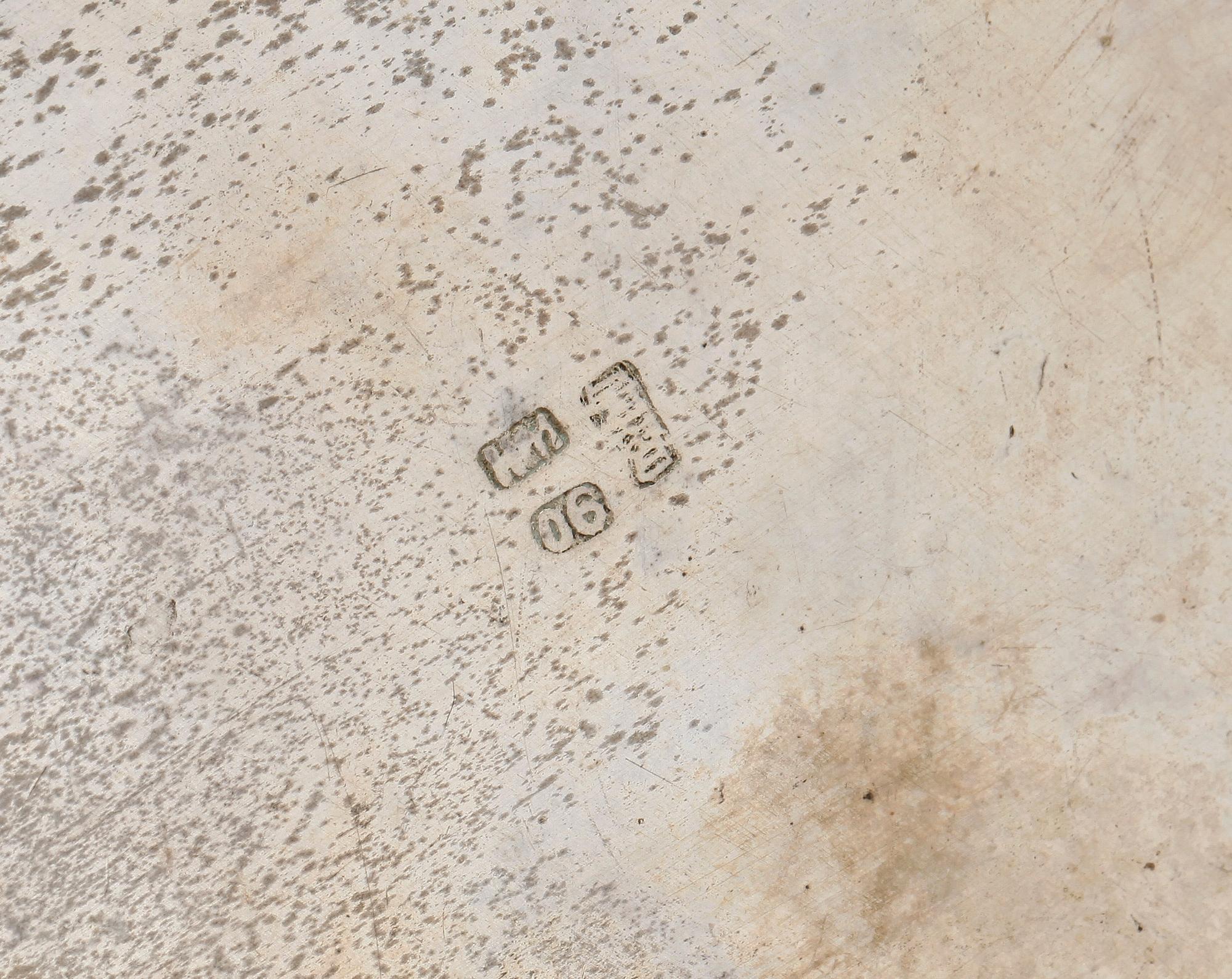 KASTRULL MED LOCK, silver, Kina, 1900-talets början. Total vikt ca 408 g.