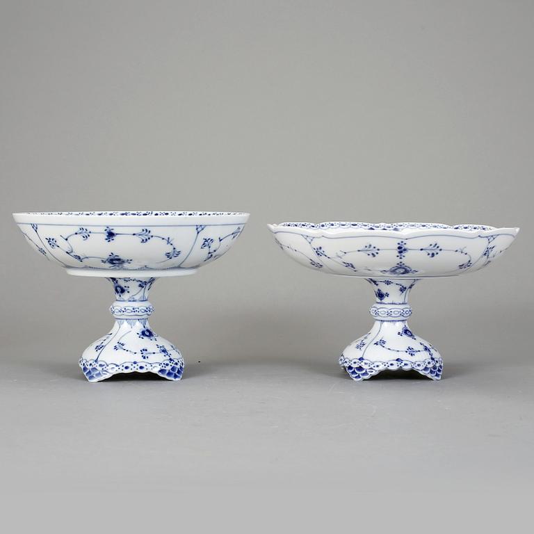 SKÅLAR PÅ FOT, "Musselmalet", Royal Copenhagen.