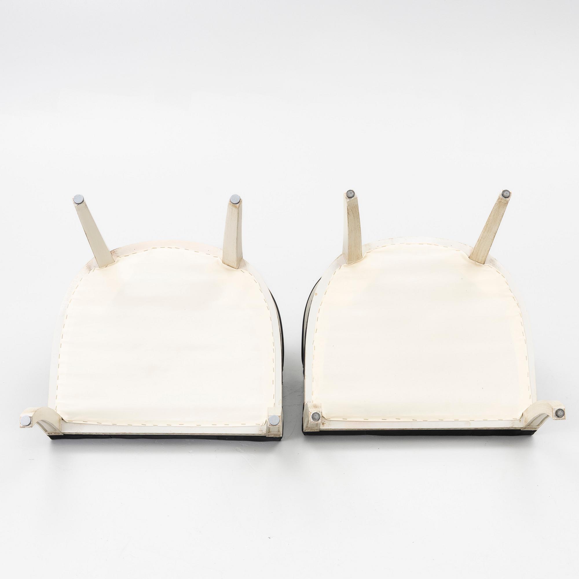 Karmstolar, ett par, sengustaviansk stil, 1900-talets andra hälft.