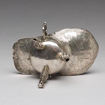 VINOFFERKÄRL, silver. Qingdynastin, 1800-tal med inskription.