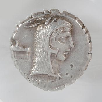 MYNT, silver, romerska imperiet, L Roscius Fabatus, 64 f. Kr. Vikt ca 4 gram.