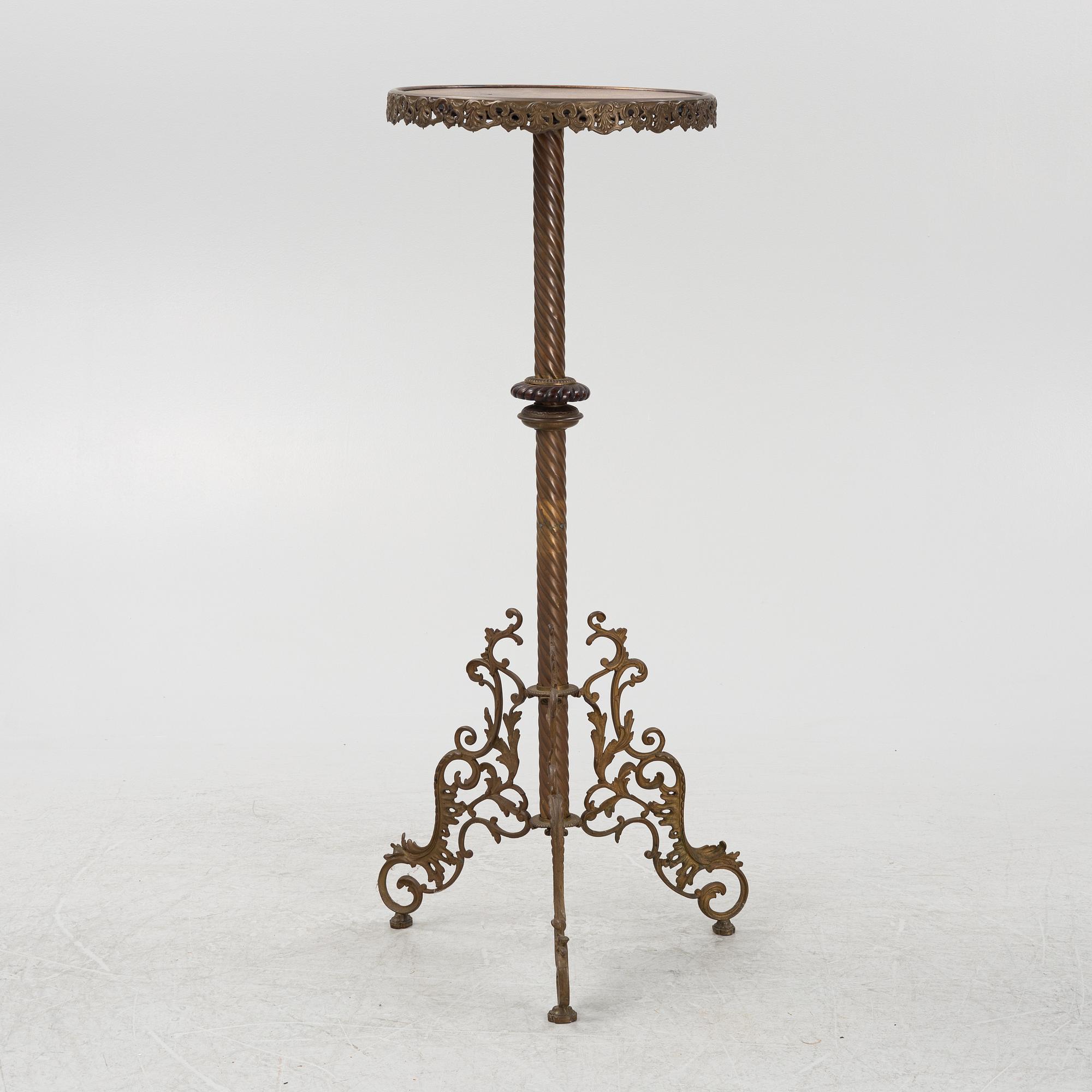 A gueridon, circa 1900.